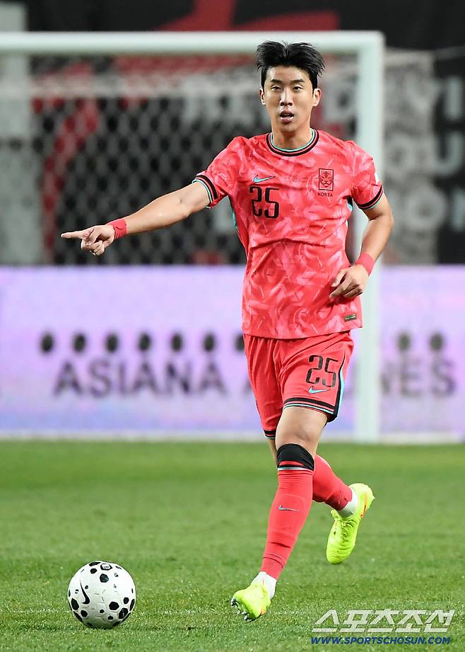 18일 서울월드컵경기장에서 열린 한국과 가나의 축구대표팀 평가전. 권혁규가 공격하고 있다. 상암=정재근 기자 cjg@sportschosun.com/2025.11.18/