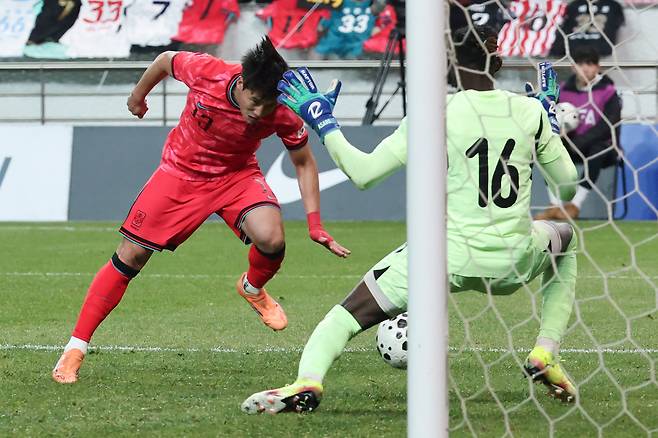 이태석이 헤더로 선제골을 넣고 있다. 연합뉴스