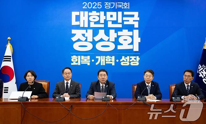 김병기 더불어민주당 원내대표가 20일 서울 여의도 국회에서 열린 정책조정회의에서 모두 발언을 하고 있다. 2025.11.20/뉴스1 ⓒ News1 유승관 기자