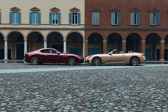 마세라티 GT (좌)그란투리스모 (우)그란카브리오. 사진=마세라티코리아 제공