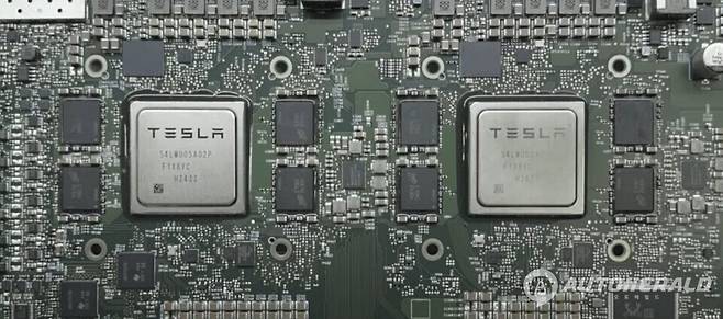 테슬라가 차세대 자율주행 플랫폼 AI5 양산 일정을 2027년 중반으로 공식 연기했다(출처: 테슬라 소셜디어 캡처)