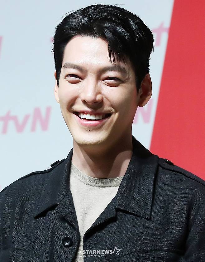 배우 김우빈이 11일 오후 서울 강남구 논현동 엘리에나 호텔에서 진행된 tvN 예능 '콩심은데 콩나고 팥심은데 팥난다(콩콩팥팥)' 제작발표회에 참석해 포즈를 취하고 있다. 2023.10.11 /사진=김창현