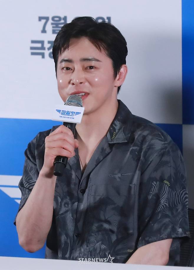 배우 조정석이 16일 오후 서울 롯데시네마 월드타워점에서 진행된 영화 '파일럿' 언론시사회 및 기자간담회에 참석해 질문에 답하고 있다. 스타 파일럿에서 하루아침에 실직자가 된 한정우(조정석 분)가 파격 변신 이후 재취업에 성공하며 벌어지는 코미디 영화 '파일럿'은 오는 31일 개봉한다. /2024.07.16 /사진=이동훈
