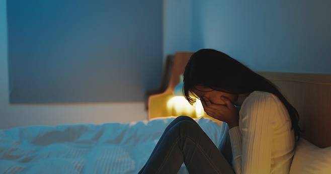 권태감과 공허감이 만성적으로 나타나며, 충동적인 행동을 보이기 쉽다|출처: 클립아트코리아