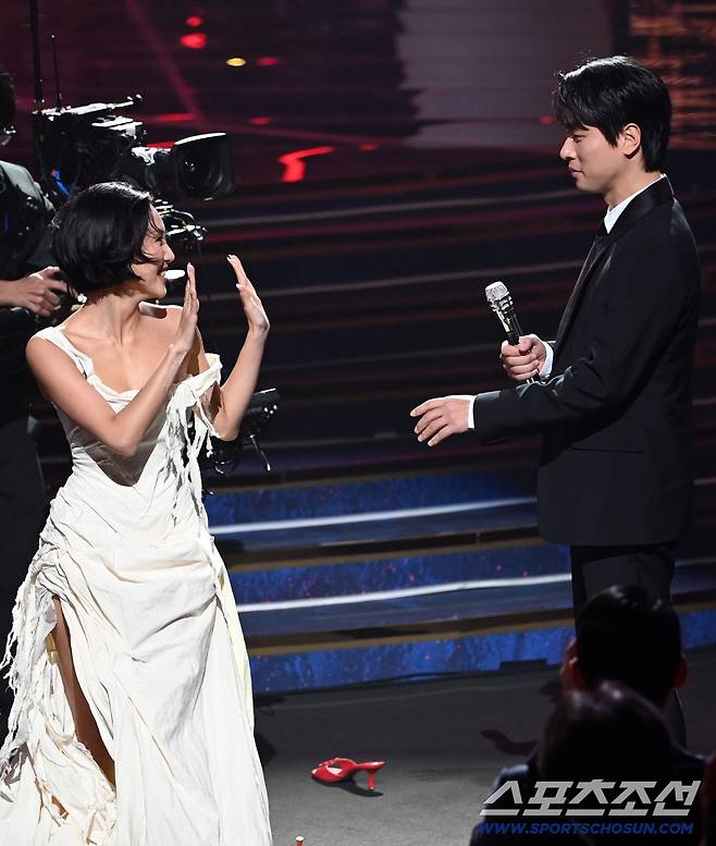 제46회 청룡영화상 시상식이 19일 여의도 KBS홀에서 열렸다. 화사, 박정민이 멋진 무대를 선보이고 있다. 허상욱 기자 wook@sportschosun.com/2025.11.19/