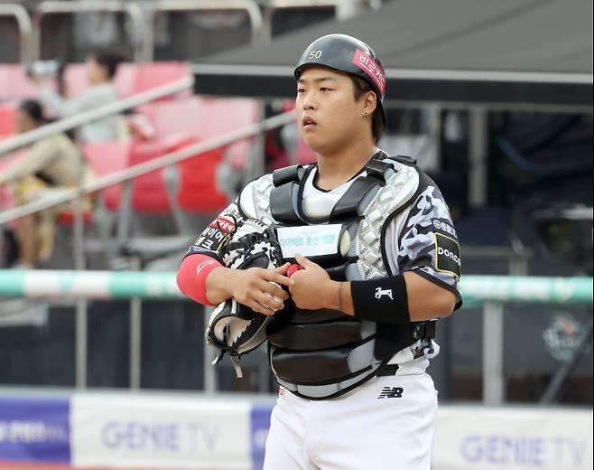 30일 오후 수원 KT위즈파크에서 열린 프로야구 삼성과 KT 더블헤더 2차전. KT 강백호가 선발포수로 그라운드에 들어서고있다. 수원=정시종 기자 capa@edaily.co.kr /2024.06.30.