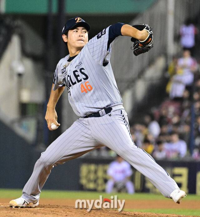 2025년 3월 26일 오후 서울잠실구장에서 진행된 '2025 신한 SOL뱅크 KBO 리그' 한화 이글스와 LG 트윈스의 경기. 한화 이태양이 5회말 2사 2루서 구원등판해 역투하고 있다./마이데일리