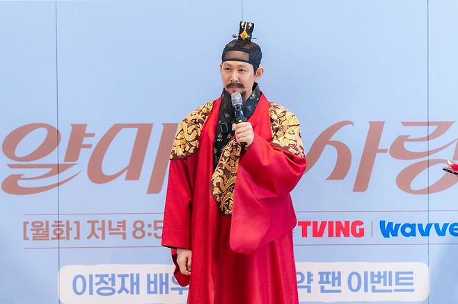 22일 서울 명동에서 열린 팬 이벤트에 참석한 배우 이정재. 사진 tvN