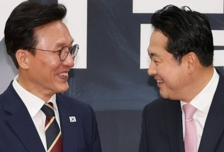 김민석 국무총리와 국민의힘 장동혁 대표. 연합뉴스