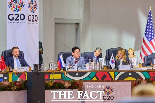 이재명 대통령이 22일(현지시간) 남아프리카공화국 요하네스버그 엑스포센터에서 열린 G20 정상회의 1세션에서 발언하고 있다. /대통령실