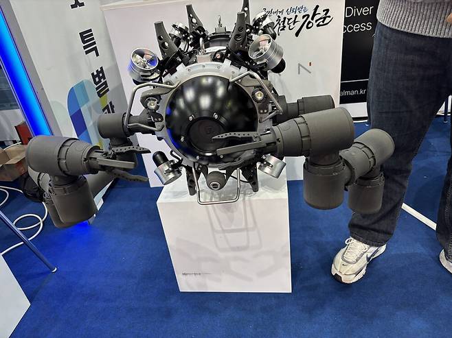 로봇기업 칼먼의 수중 로봇 모델.