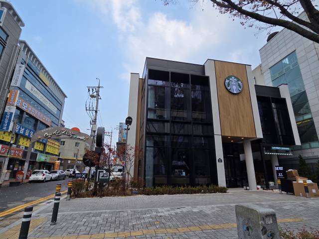 대구 남구 대명동 스타벅스 교대DT 지점. 스타벅스 교대DT 지점은 오는 28일 영선시장 입구 부근에 문을 열 예정이다. 정은빈 기자