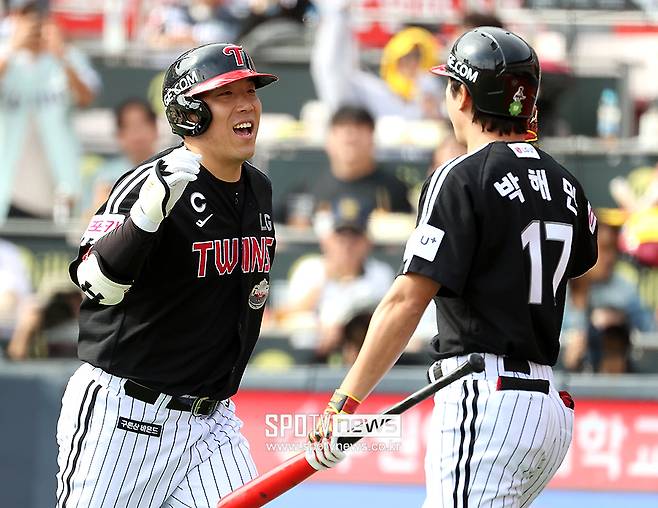 ▲ 김현수와 박해민은 4년 전에 이어 또 한번 나란히 FA 자격을 얻었다. 같은 고민을 안고 있던 두 사람이지만 결정은 서로 달랐다. ⓒ곽혜미 기자