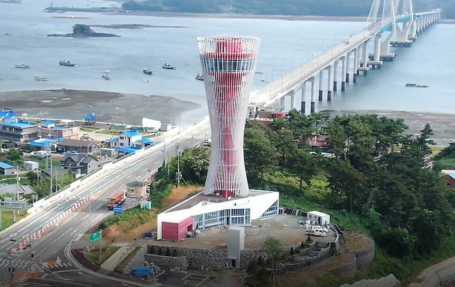 충남의 겨울 여행지로 꼽힌 태안 영목항전망대. 태안군 제공