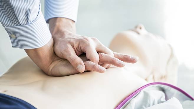 급성 심근경색 발생 시 신속한 응급처치가 중요하다|출처: 클립아트코리아