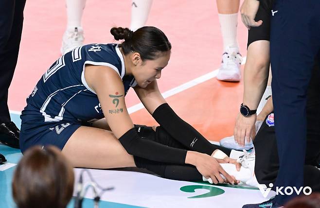 발목 부상으로 빠진 도로공사 타나차. 사진제공=KOVO