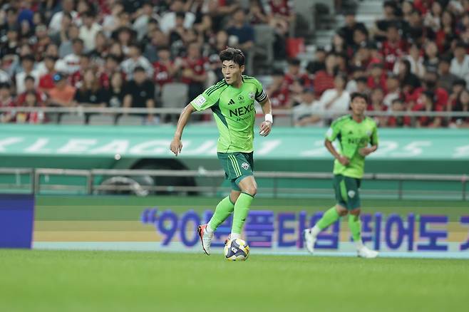 울산 이동경, 전북 박진섭(사진), 대전하나 주민규는 ‘2025 동아스포츠대상’의 유력한 수상 후보다. 수상자는 12월 2일 오후 3시 서울 성북구 고려대 백주년기념삼성관에서 열릴 시상식에서 발표된다. 사진제공|한국프로축구연맹