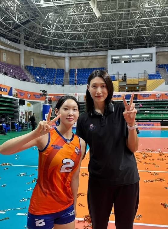 이진(왼쪽)과 김연경 /사진=이진 SNS