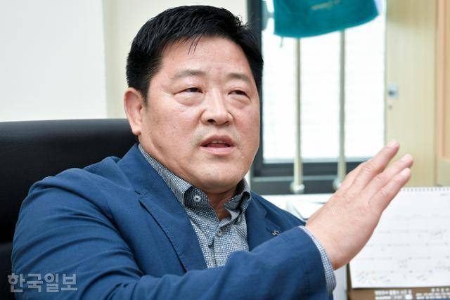 김장수 서울경찰청 광역수사단 형사기동대 중요미제·장기실종사건 수사팀장이 24일 서울 성북구 종암경찰서에서 한국일보와 인터뷰하고 있다. 임지훈 인턴기자