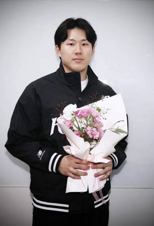 최원준, kt와 계약