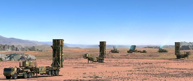 L-SAM 발사대와 L-SAM 다기능 레이다가 배치된 모습. 한화에어로스페이스 제공