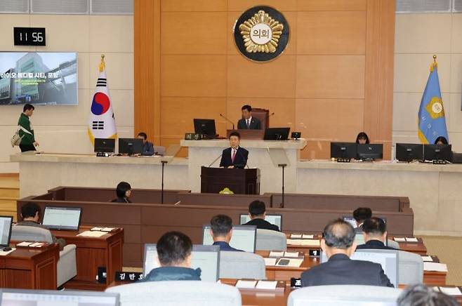 이강덕 포항시장은 1일 제327회 제2회 정례회에서 시정연설에 나섰다. 포항시 제공