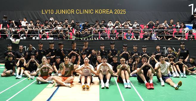 행사 기념 촬영 모습. 요넥스코리아