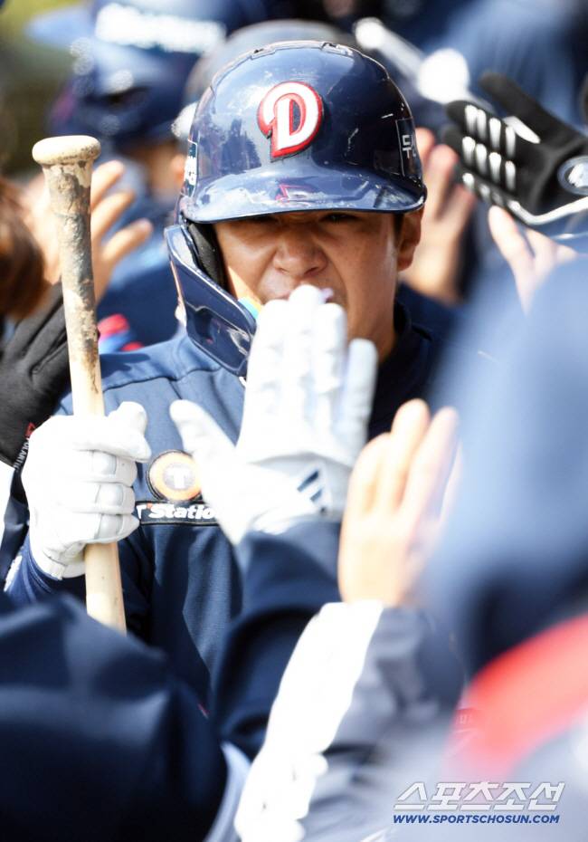 17일 수원KT위즈파크에서 열린 KBO리그 KT 위즈와 두산 베어스의 시범경기. 4회초 1사 1,2루 두산 김재환이 스리런포를 날린 뒤 환호하고 있다. 수원=박재만 기자 pjm@sportschosun.com/2025.03.17/
