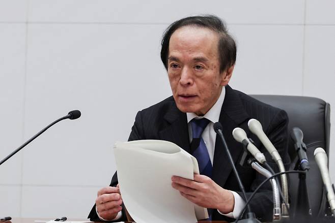 (도쿄 로이터=뉴스1) 우동명 기자 = 우에다 가즈오 일본은행 총재가 1일(현지시간) 도쿄에서 금융정책결정회의를 마친 뒤 기자회견을 갖고 "추가 금리 인상 시기는 향후 데이터에 따라 앞당겨질 수도 있다”고 밝히고 있다. 2025.05.02 ⓒ 로이터=뉴스1 Copyright (C) 뉴스1. All rights reserved. 무단 전재 및 재배포, AI학습 이용 금지. /사진=(도쿄 로이터=뉴스1) 우동명 기자