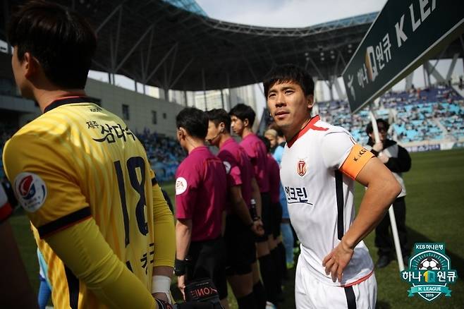 2019년 제주 유나이티드의 주장으로 활약했던 시절의 박진포 효정중 감독 | 프로축구연맹 제공