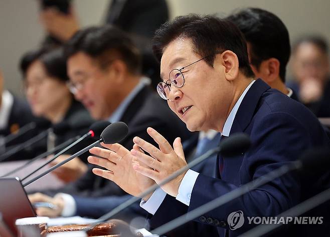 이재명 대통령, 국무회의 발언 (서울=연합뉴스) 김도훈 기자 = 이재명 대통령이 2일 용산 대통령실에서 열린 국무회의에서 발언하고 있다. 2025.12.2 superdoo82@yna.co.kr