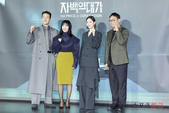 넷플릭스 시리즈 '자백의 대가' 언론시사회 및 기자간담회에 참석한 배우 박해수, 전도연, 김고은, 이정효 감독. 25. 12.3 ⓒ이혜영 기자 lhy@hankooki.com