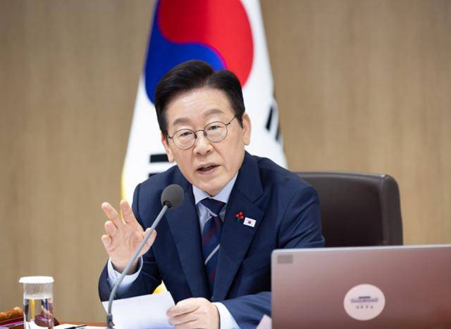 이재명 대통령이 2일 서울 용산 대통령실에서 열린 제52회 국무회의에서 모두발언을 하고 있다. 대통령실 제공