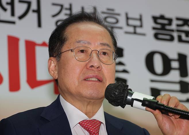 정계 은퇴 선언 기자회견하는 홍준표 사진=연합뉴스