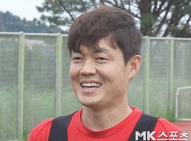 기성용이 포항 스틸러스 유니폼을 입고 첫 훈련을 소화했던 날. 가장 밝았던 선수는 신광훈이었다. 사진=이근승 기자