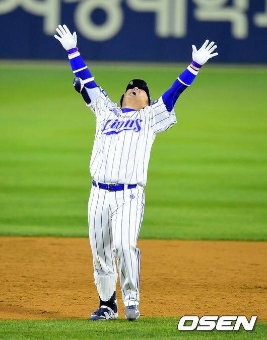 삼성 라이온즈 시절 최형우의 모습.