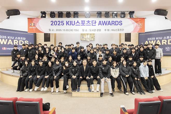 ▲ 경일대학교는 3일 중앙도서관 강당에서 '2025 KIU 스포츠단 어워즈'를 개최, 뛰어난 성과를 거둔 스포츠단 선수 및 지도부를 격려했다. 경일대.