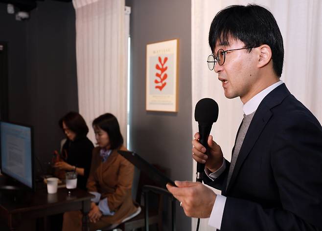 김용현 전 국방장관 변호인단 소속 권우현 변호사(맨 오른쪽). /뉴스1
