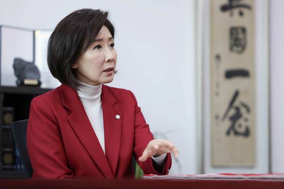 나경원 국민의힘 의원이 2일 오전 국회 의원회관 사무실에서 중앙일보와 인터뷰하고 있다. 임현동 기자.
