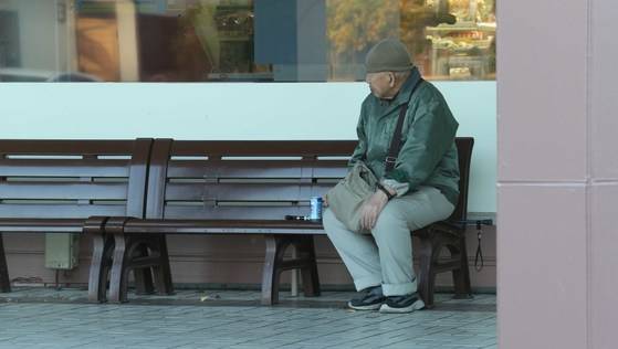 일본 도쿄 인근 사이타마현의 노인. 중앙포토