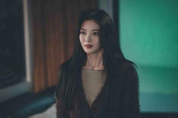 ⓒ티빙 '친애하는 X', 김유정 SNS 캡처