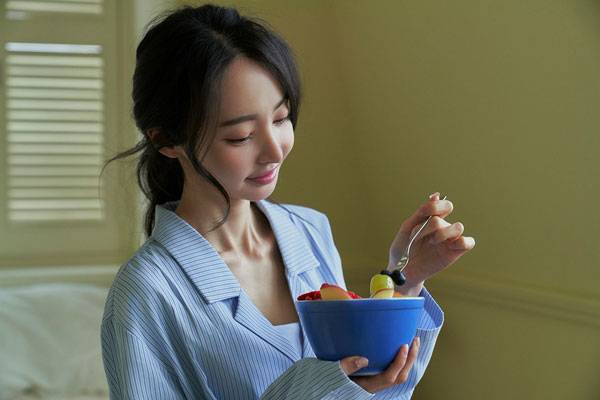 식이섬유가 풍부한 사과가 소화 건강을 돕고 혈당 조절과 체중 관리에 효과적이라는 사실은 잘 알려져 있다./사진=클립아트코리아