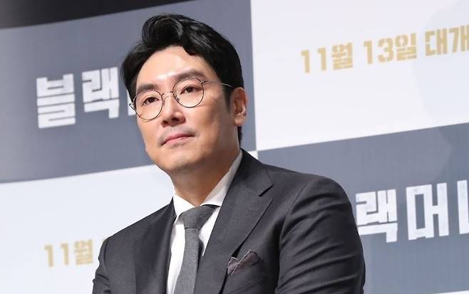 ‘소년범’ 논란 하루 만에 은퇴를 결정한 배우 조진웅