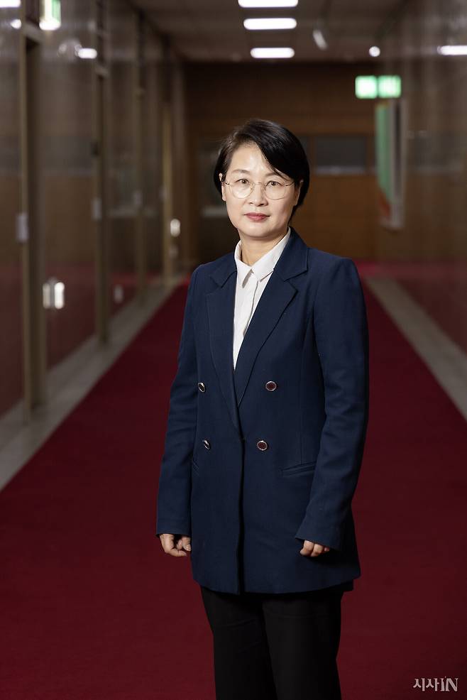 박영선 국회의장실 공보기획비서관은 국회 상황을 실시간으로 언론에 전하며 1980년 5월 광주를 떠올렸다. ⓒ시사IN 조남진