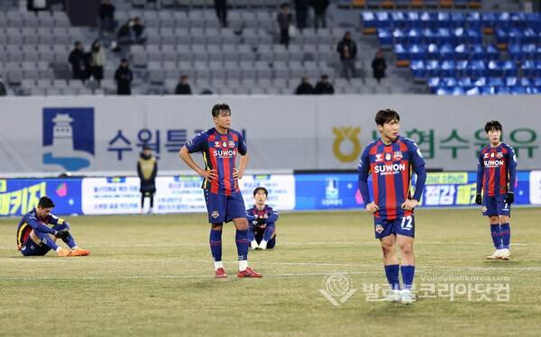 수원FC, 날아가버린 K리그1 잔류 희망 승강PO 2차전도 패배.2025.12.08.