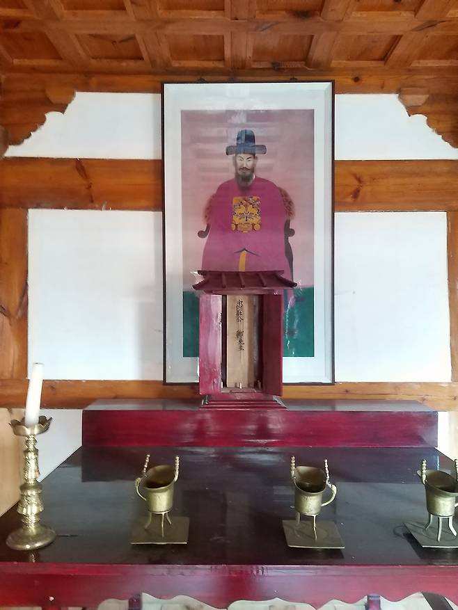 충절사에 모셔진 정운 영정(해남군 옥천면 대산리)