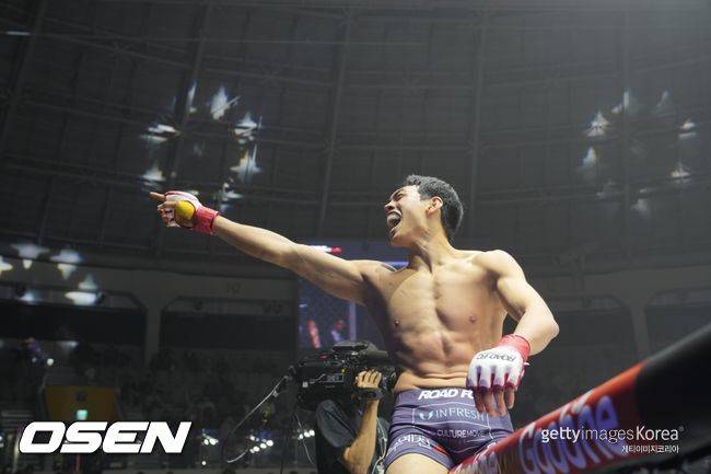 로드FC 웰터급 초대 챔피언 윤태영. / 로드FC