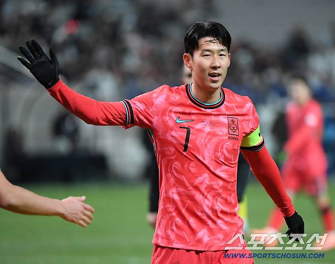 18일 서울월드컵경기장에서 열린 한국과 가나의 축구대표팀 평가전. 손흥민이 공격을 실패한 후 아쉬워하고 있다. 상암=정재근 기자 cjg@sportschosun.com/2025.11.18/