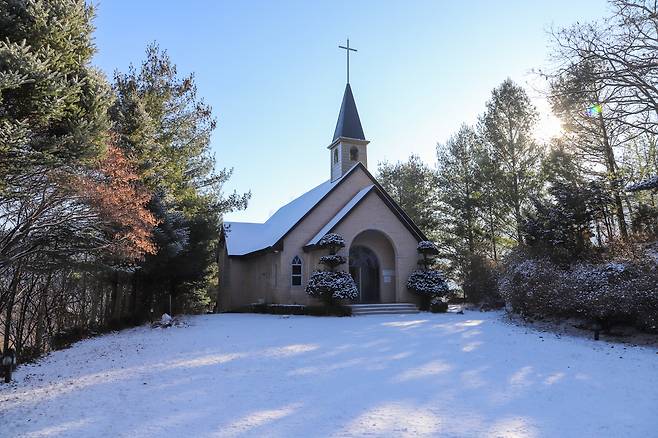 한국도자기 김동수 회장이 장인인 고 이성봉 목사를 기리고자 만든 성봉 채플. 24시간 개방돼 있어 누구든 들어가서 기도할 수 있다. 최승표 기자