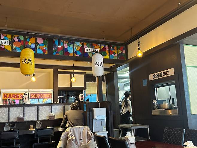 카레시는 현지 장인에게 직접 전수받은 레시피를 활용한다. 사진은 카레시 내부. /사진=다이어리알